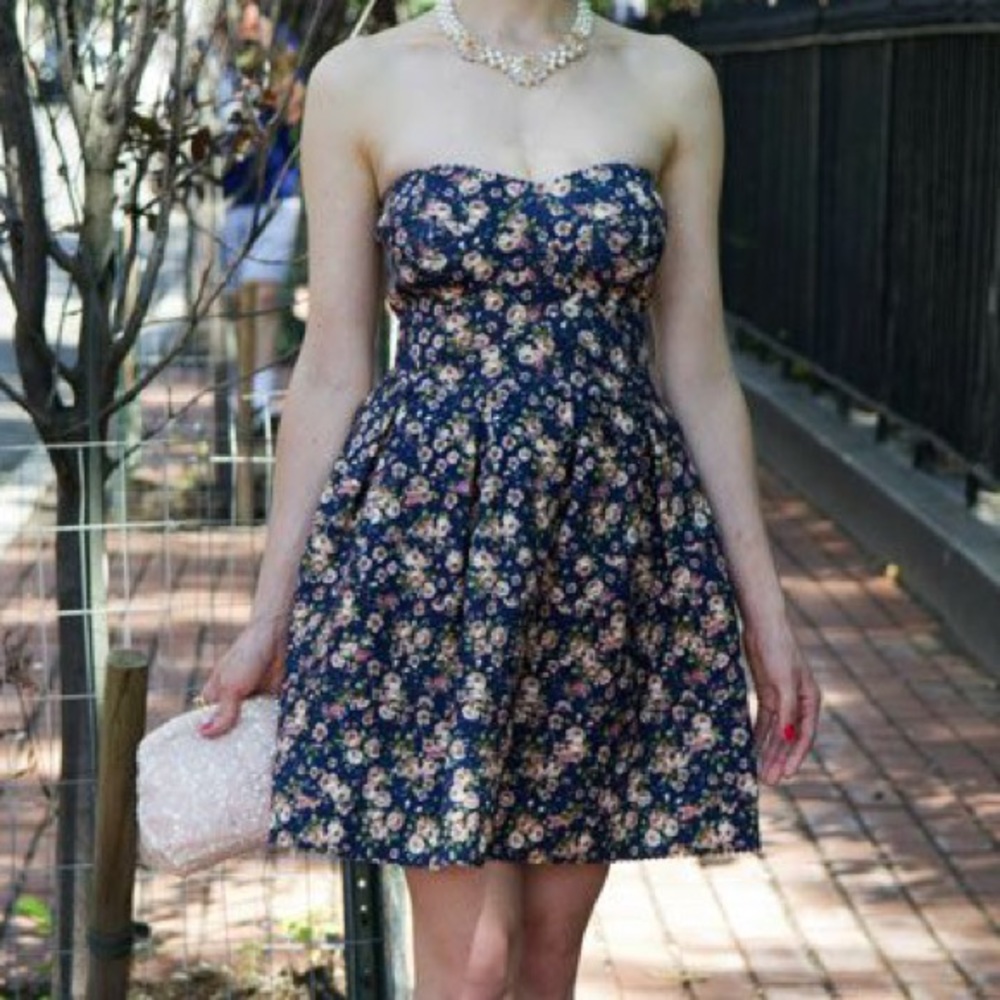 ⭐️3/$15⭐️ Sans Souci Navy Floral Strapless Dress